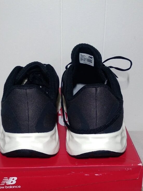 New Balance Mens 13 Extra Wide Fresh Foam Arishi v4 Running Shoes Black MARIS2ZL main image 8